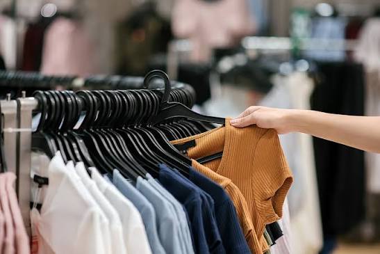 The Capsule Wardrobe Overview: Less Clothes, Better Outfits The Capsule Wardrobe Overview: Less Clothes, Better Outfits